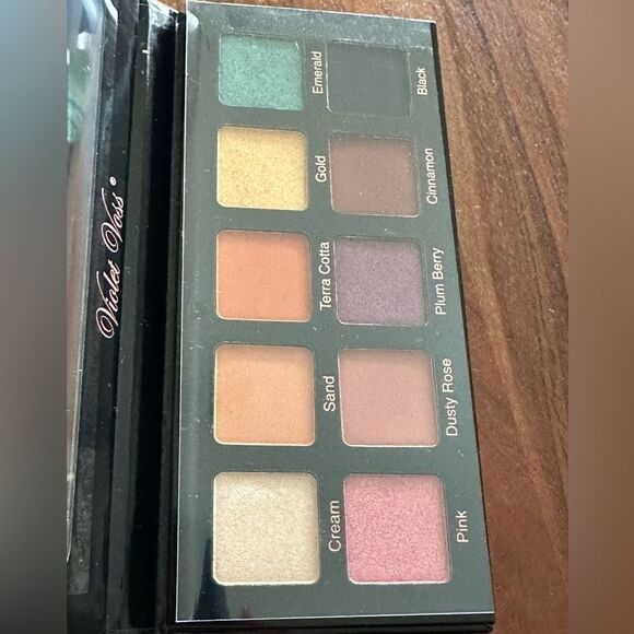 Violet Voss Essentials Pro Series Eyeshadow Palette - Picture 3 of 4
